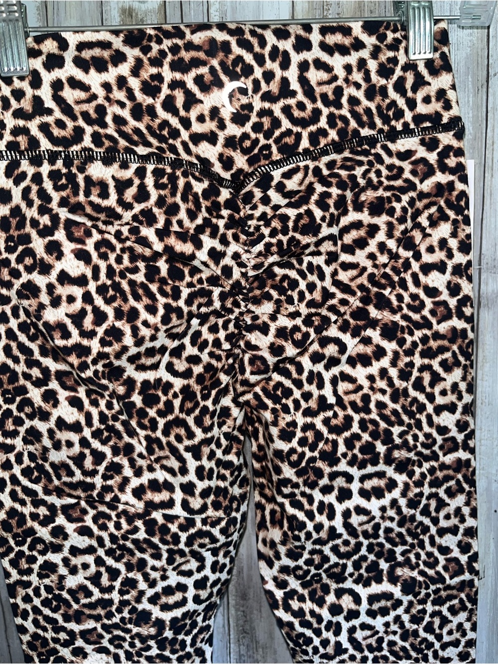 ZYIA Active Brilliant Scrunchy What Leopard Hi Rise 7/8 Leggings 4 NWT - Picture 3 of 4